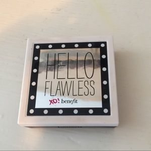 Hello Flawless compact foundation